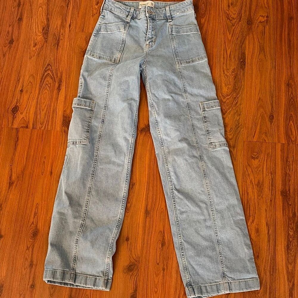 Abercrombie & Fitch light wash wide leg high waisted cargo jeans size kids 13/14